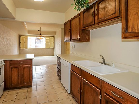 4th image of 2590 S Elizabeth St APT 3
