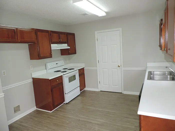 3881 Crest Dr — Photo 12