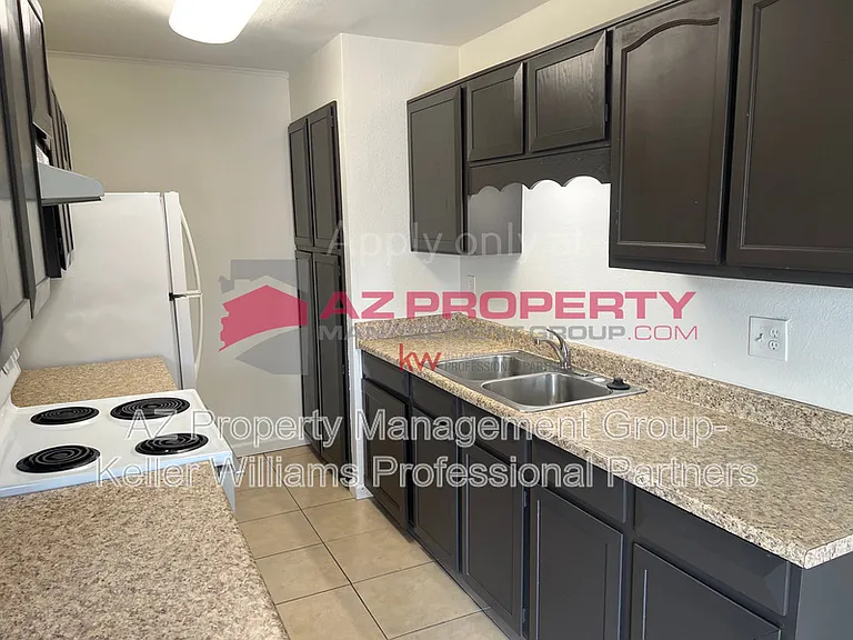 6033 W Golden Ln — Photo 4