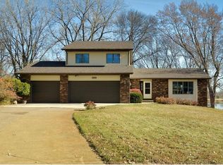 2856 Meadowlark Ln N, Maplewood, MN 55109