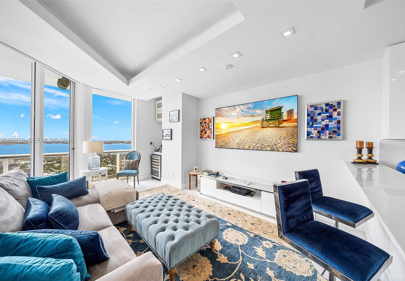 Blue Diamond Condo — Photo 1
