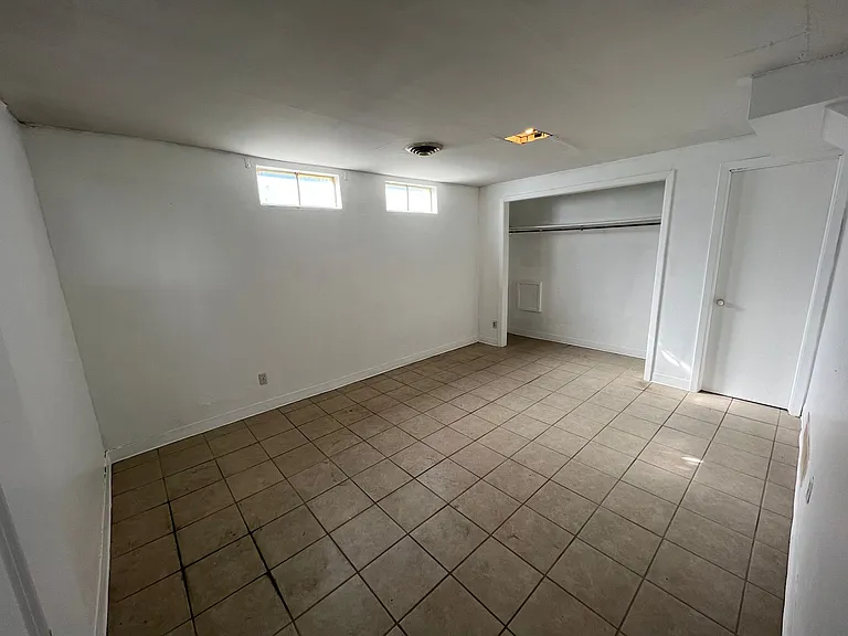 1200 N Severance St — Photo 17