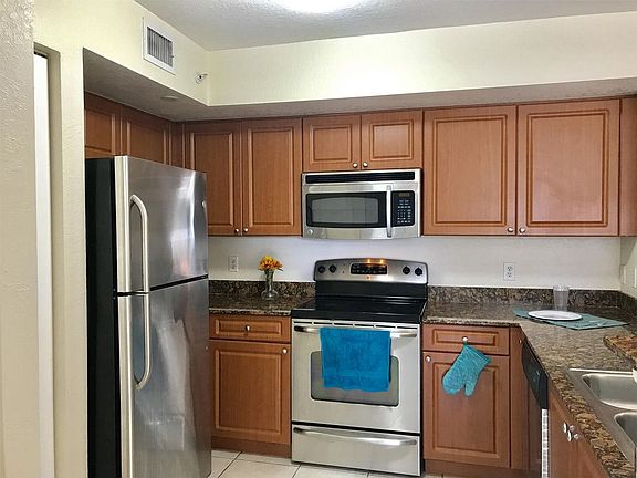 3rd image of 13800 NE 3rd Ct APT 301