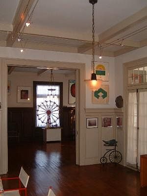 4th image of 136 W MISTLETOE AVE