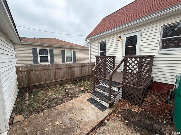 5th image of 889 Jefferson St