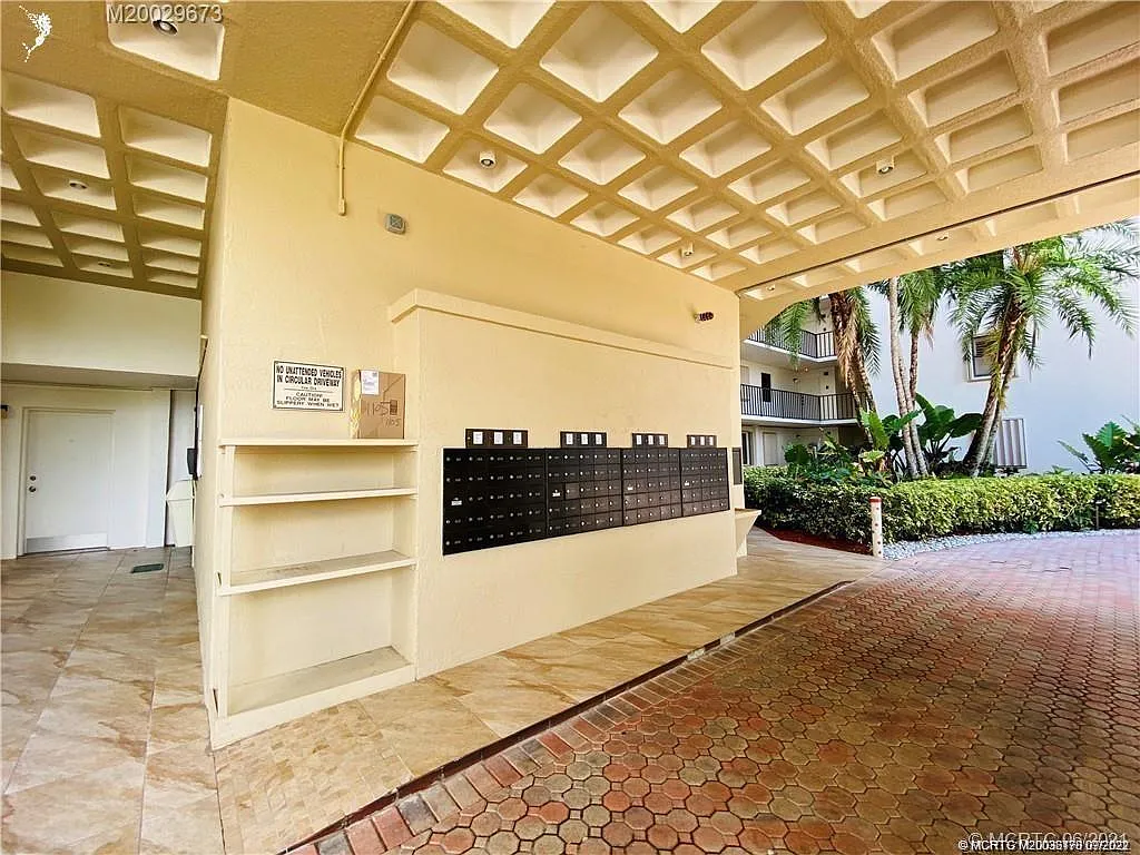 2 bed, 2.0 bath, 1197 sqft, $4,700 — Photo 3