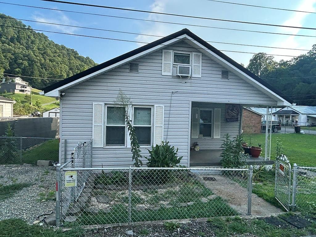 58 6th St, Oceana, WV 24870 | Zillow