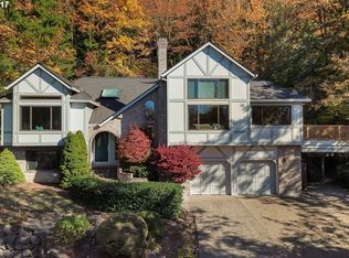 11104 SW Southridge Dr, Portland, OR 97219