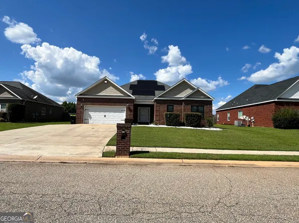 416 Hunts Landing Dr, Kathleen, GA 31047