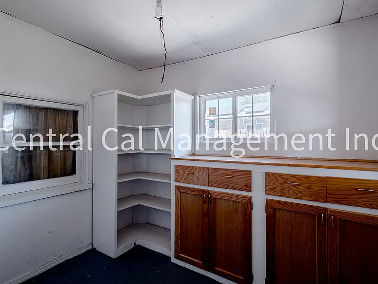 627 Hood Dr — Photo 9