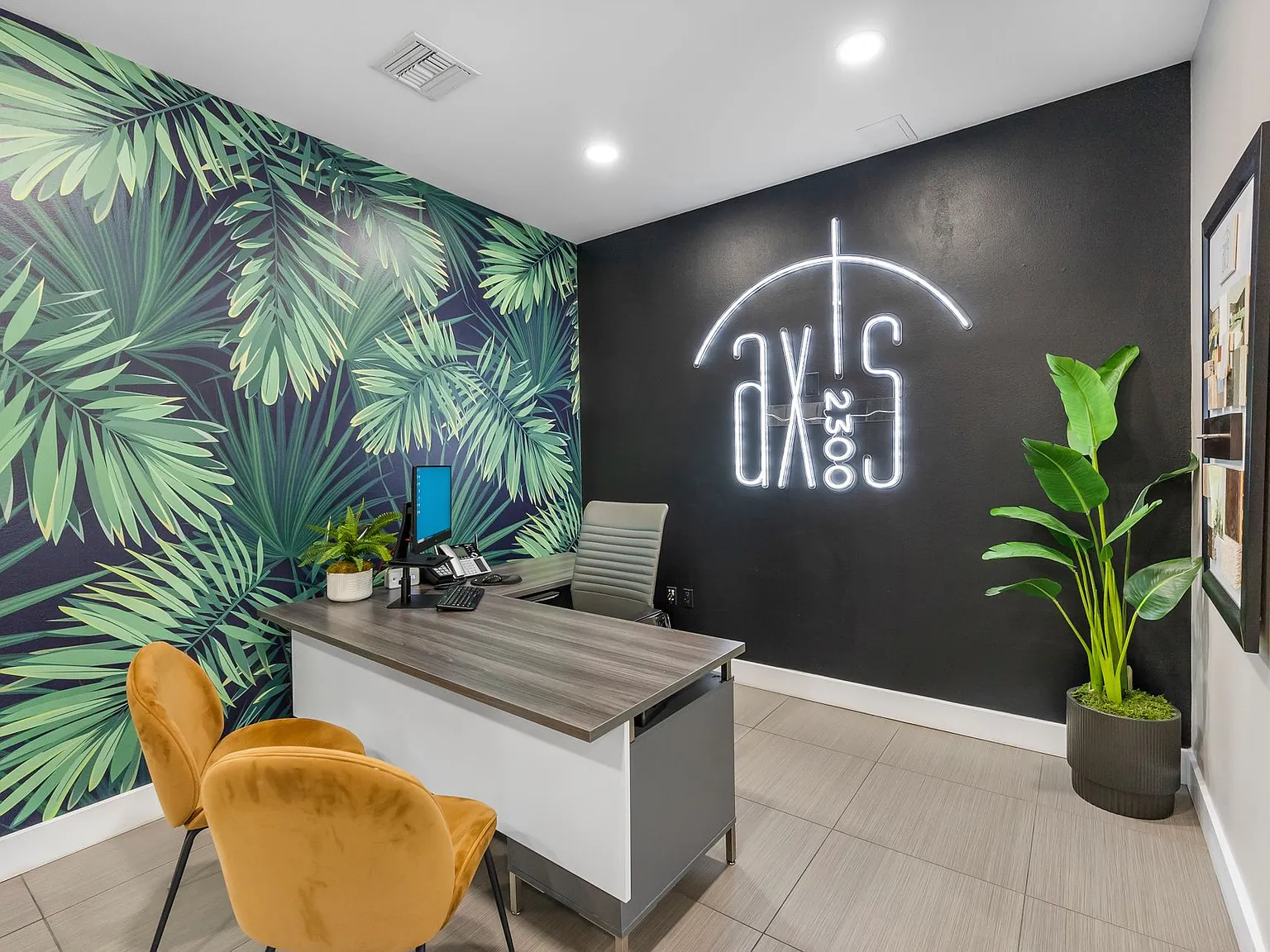 Axis 2300 Apartments — Photo 3