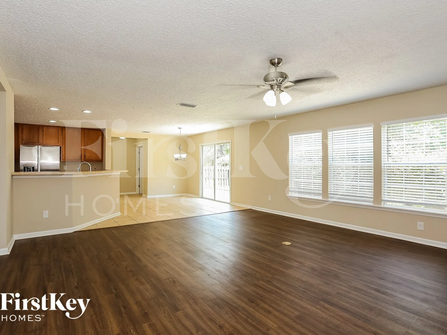 3 bed, 2.5 bath, 2652 sqft, $2,805 — Photo 3