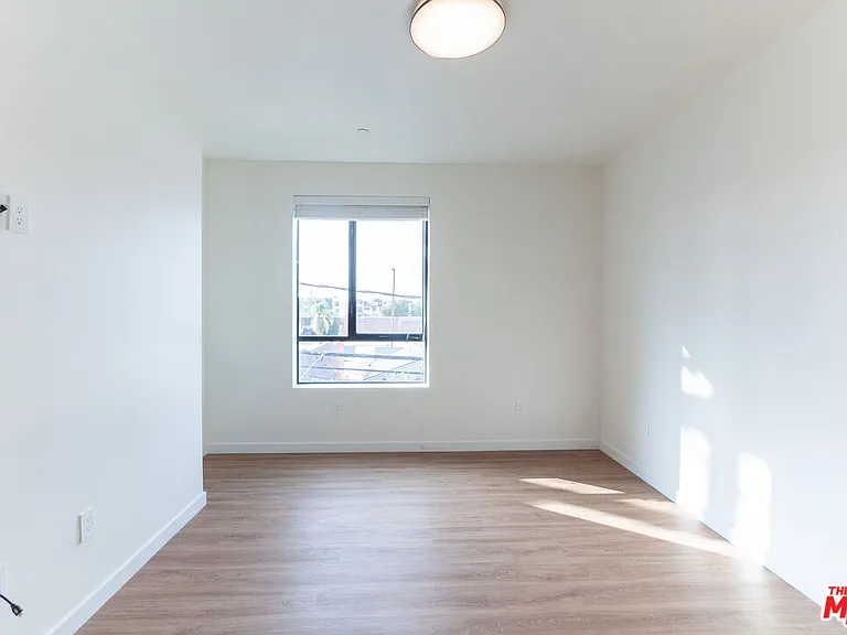 747 Lillian Way #8 — Photo 23