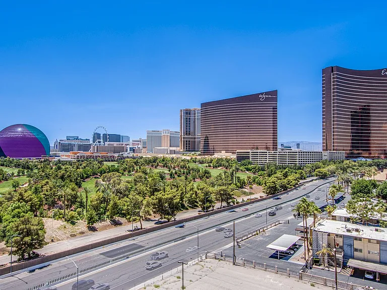 360 E Desert Inn Rd #1008 — Photo 38