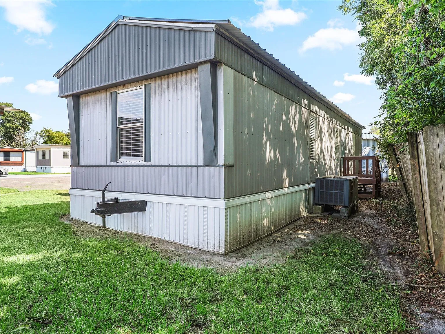 2 bed, 1.0 bath, 728 sqft, $1,100 — Photo 3