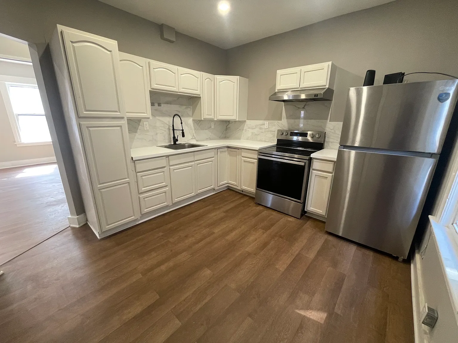 4 bed, 1113 sqft, $2,400 — Photo 2