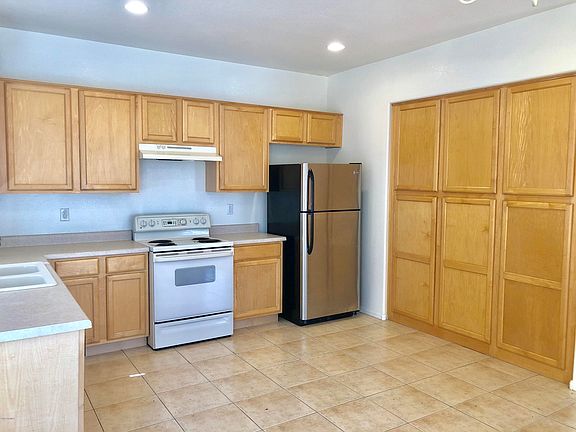 5th image of 941 E Sherri Dr
