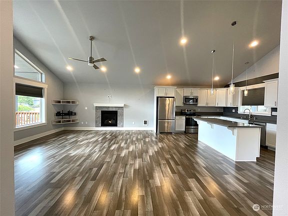 4th image of 243 Olympic View Avenue NE