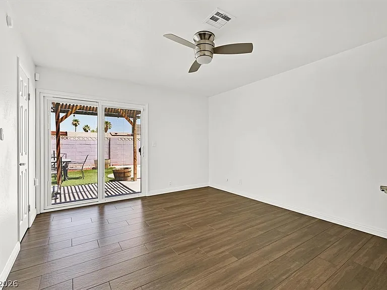 3956 Clear View Dr — Photo 15