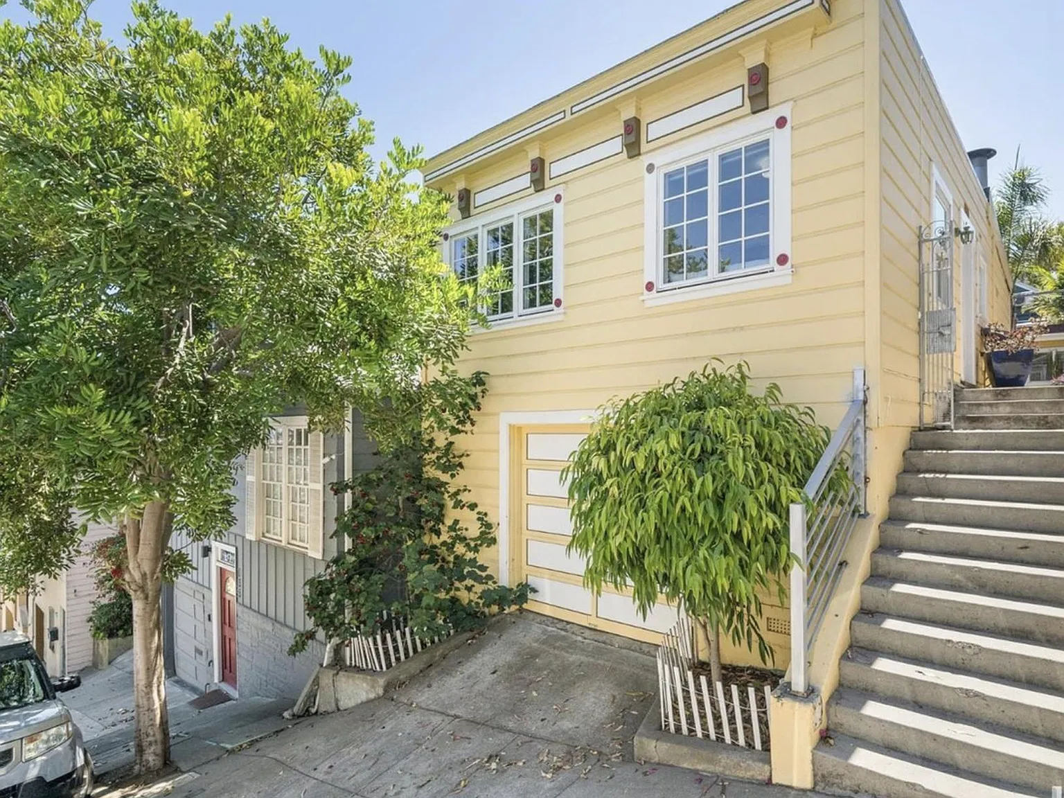 2 bed, 664 sqft, $6,200 — Photo 1
