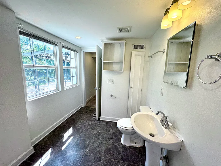 567 Whispering Hills Dr #B — Photo 15