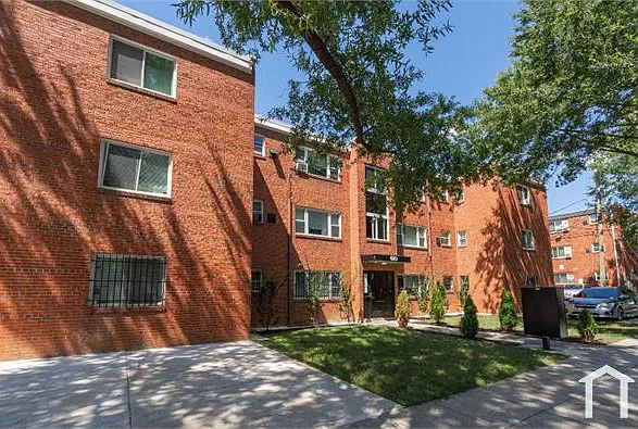 2 bed, 800 sqft, $2,200 — Photo 2