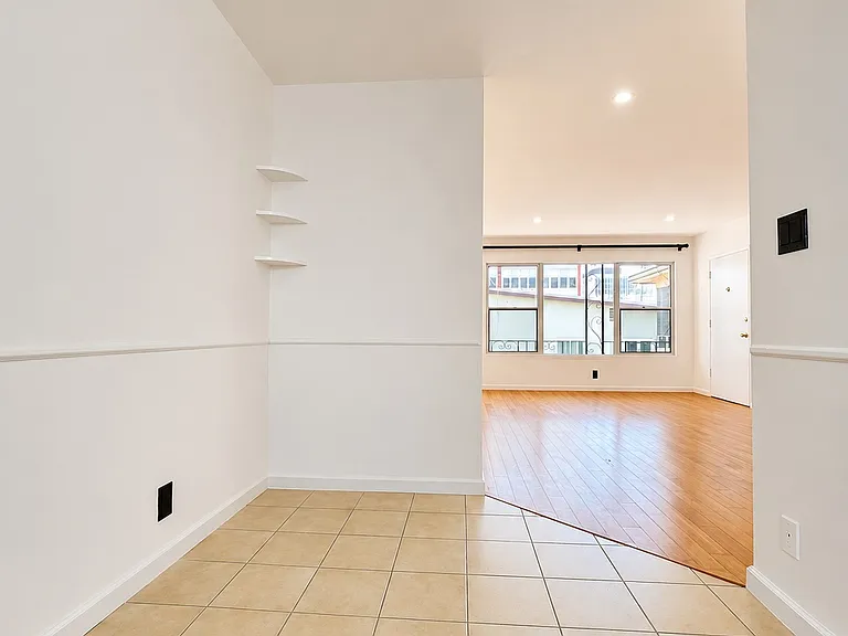 528 S Harvard Blvd #11 — Photo 7