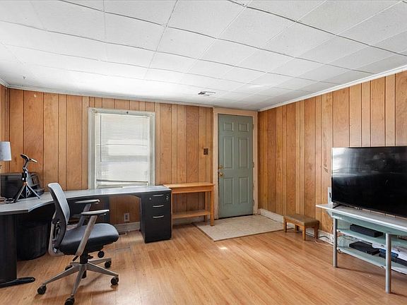 5th image of 4511 Dorset Ave