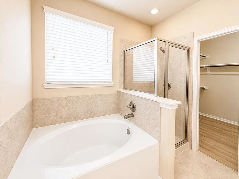 15618 Whisper Woods Dr — Photo 14