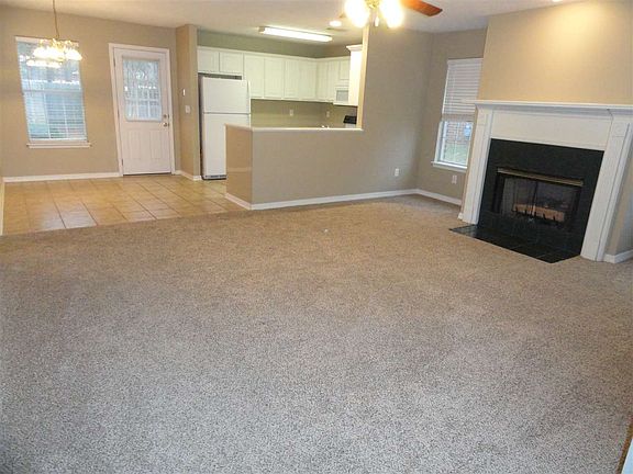 5th image of 208 Woodlake Dr