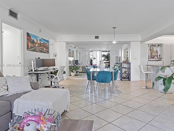 4th image of 2333 Brickell Ave APT 315