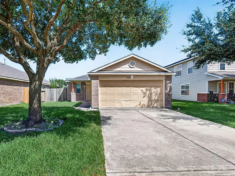 10907 Barker Gate Ct — Photo 3