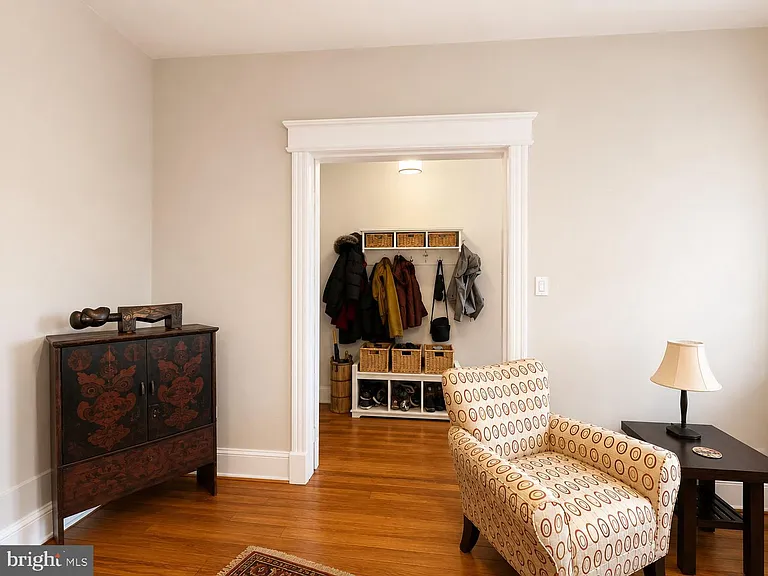 640 6th St NE — Photo 3