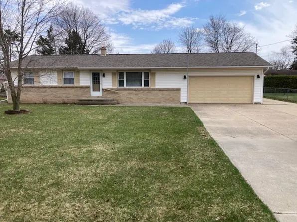 906 West St, Gaylord, MI 49735