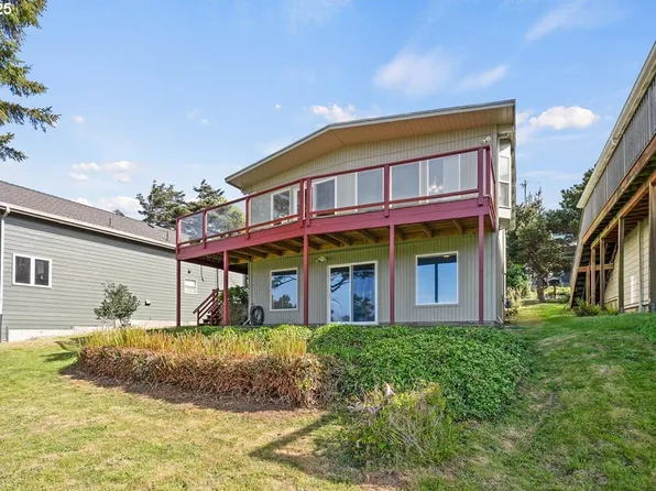 1043 SW 8th St, Lincoln City, OR 97367