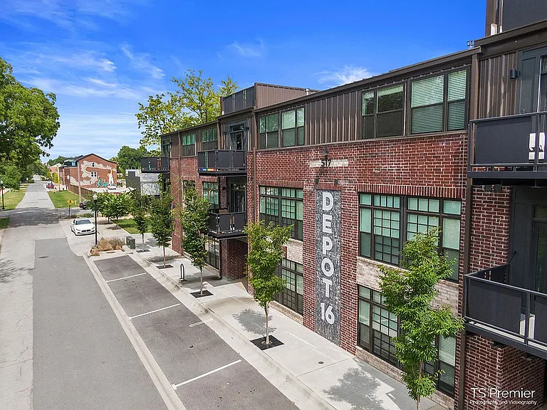 Depot 16 Flats and Townhomes — Photo 33