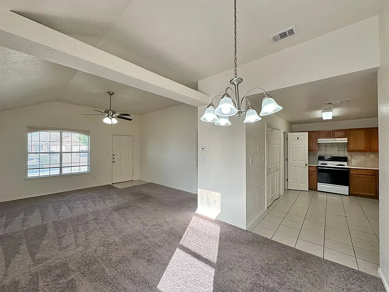 5007 John David Dr — Photo 5