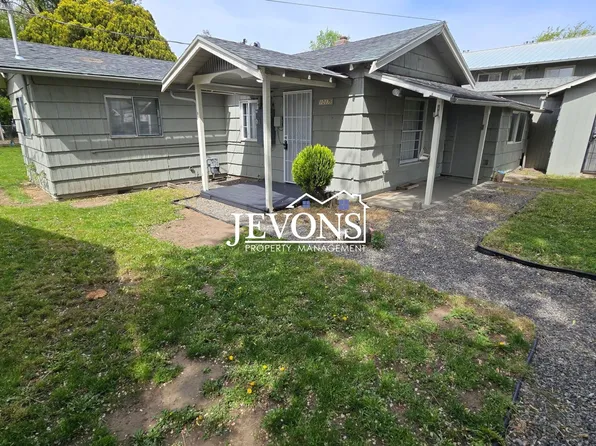 1017 E Spruce St #1/2, Yakima, WA 98901