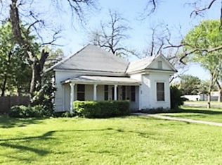 237 W Mesquite St, Uvalde, TX 78801