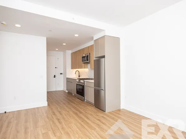 2230 Cropsey Avenue image 4 of 71