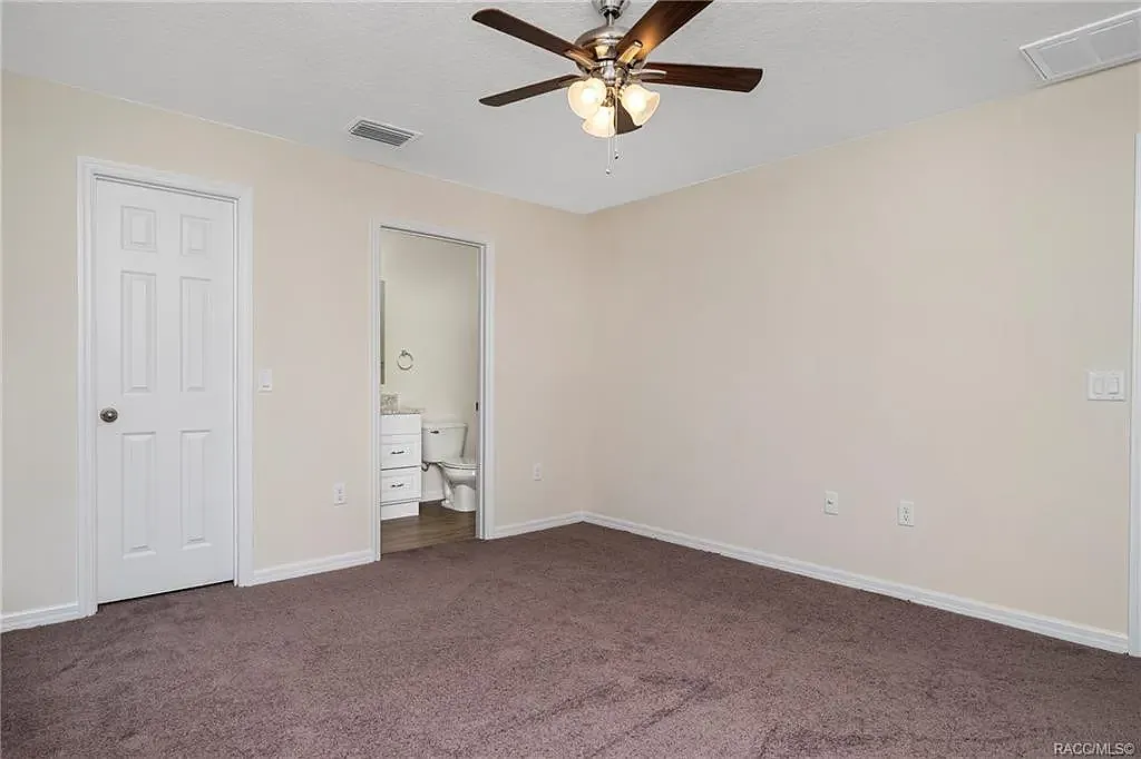 3 bed, 1347 sqft, $1,900 — Photo 4