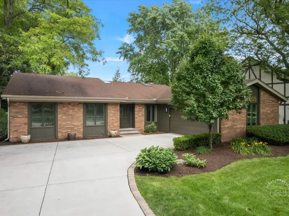 1105 W Bauer Rd, Naperville, IL 60563