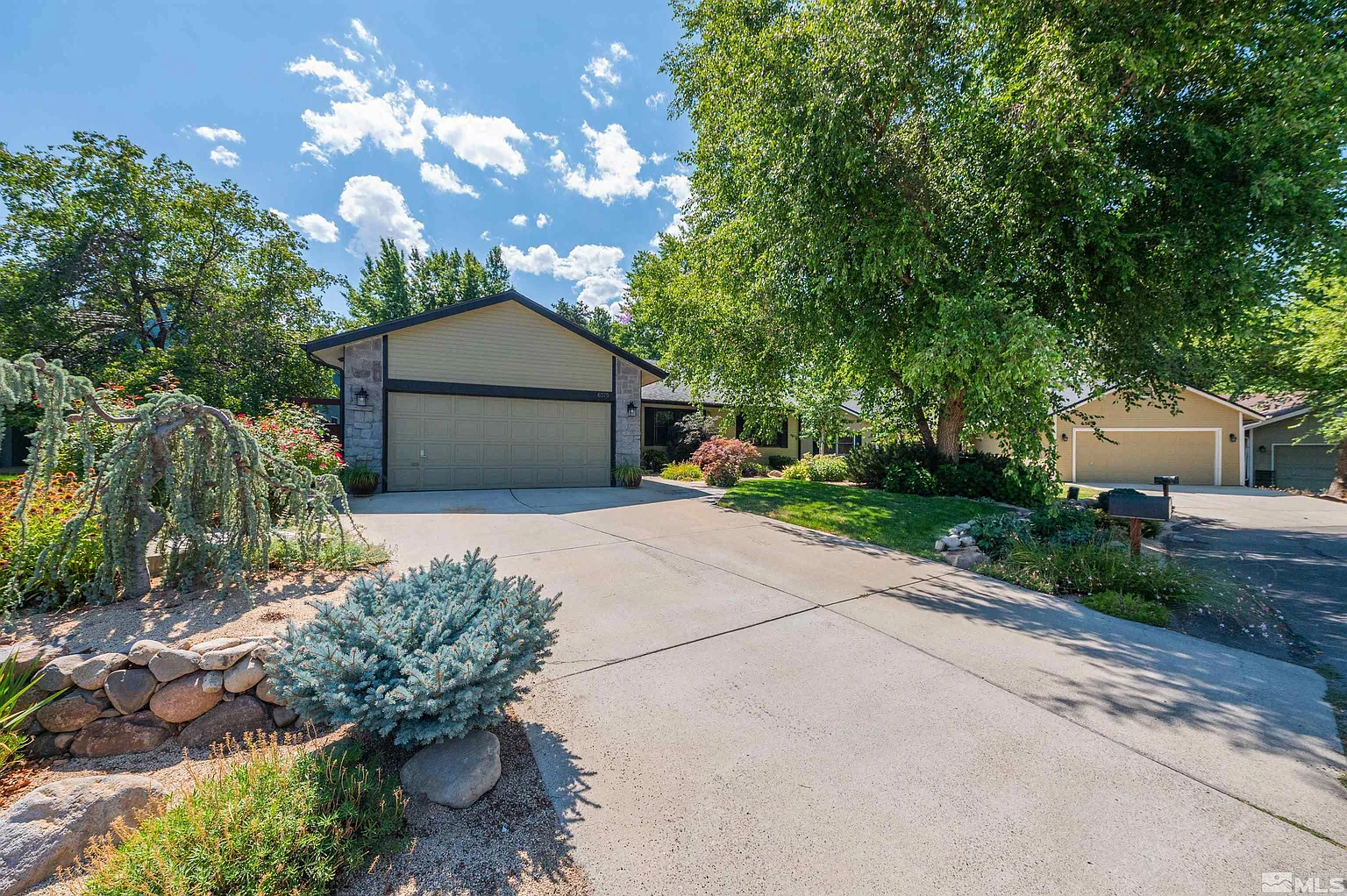 6375 Meadow Crest Cir photo 1