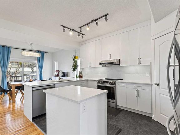 5th image of 82 SE Country Hills Gdns NW