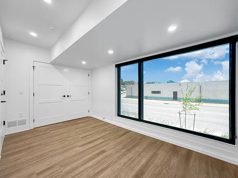 Matilda 235 Townhomes — Photo 15