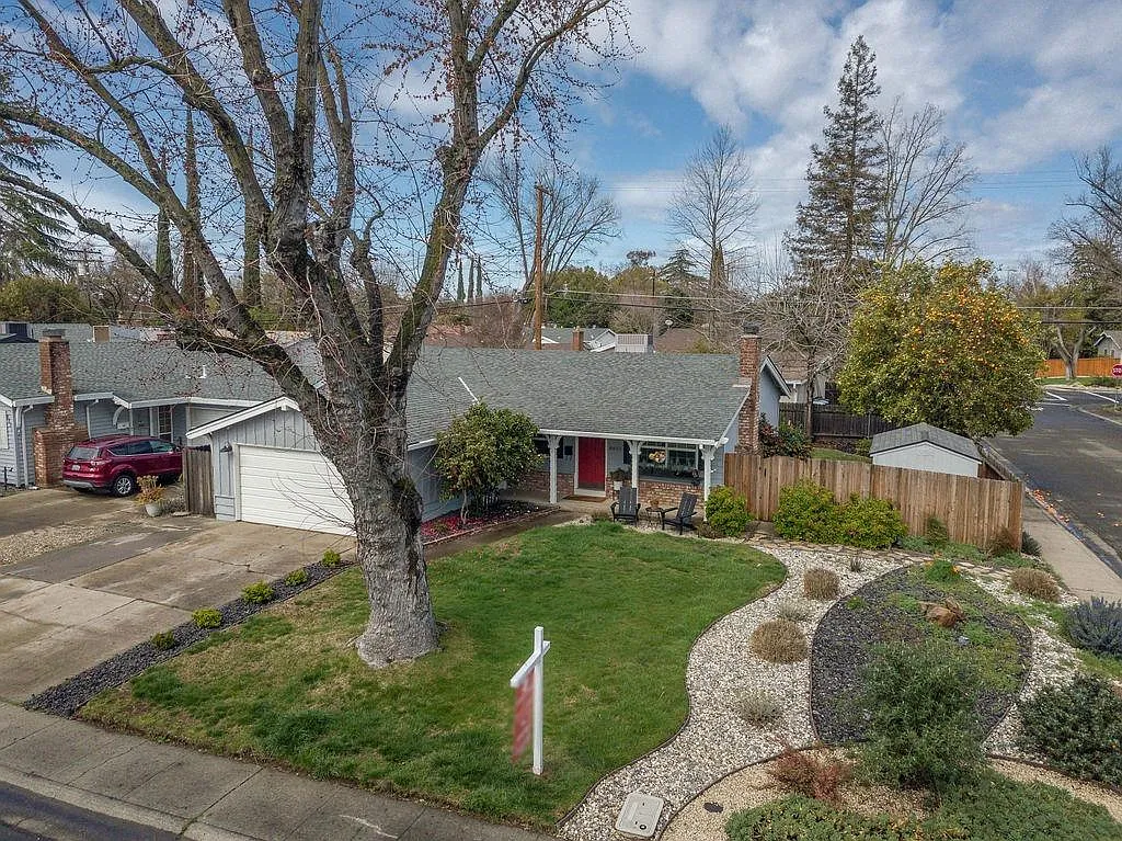 8655 Everglade Dr photo 1