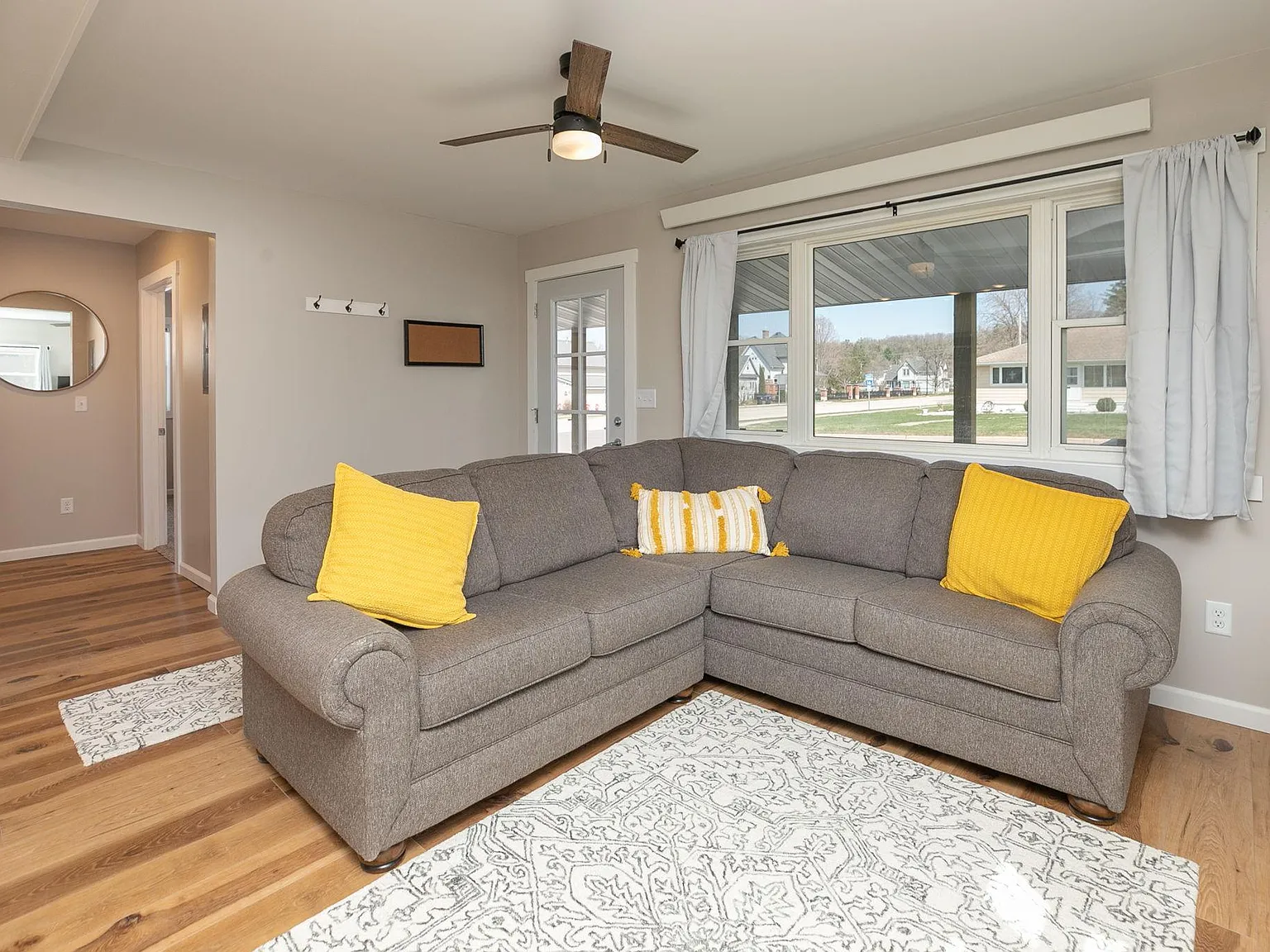 1 bed, 800 sqft, $1,100 — Photo 1