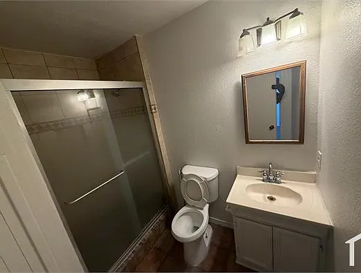 2320 Montclair Cir — Photo 17