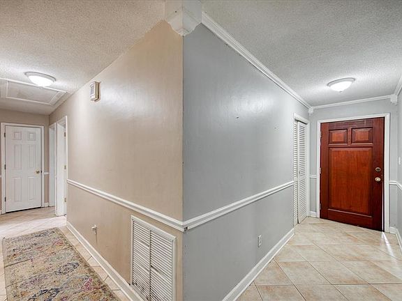 4th image of 1390 Eastfield Dr