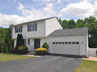 19 Gilcrest Dr, West Warwick, RI 02893